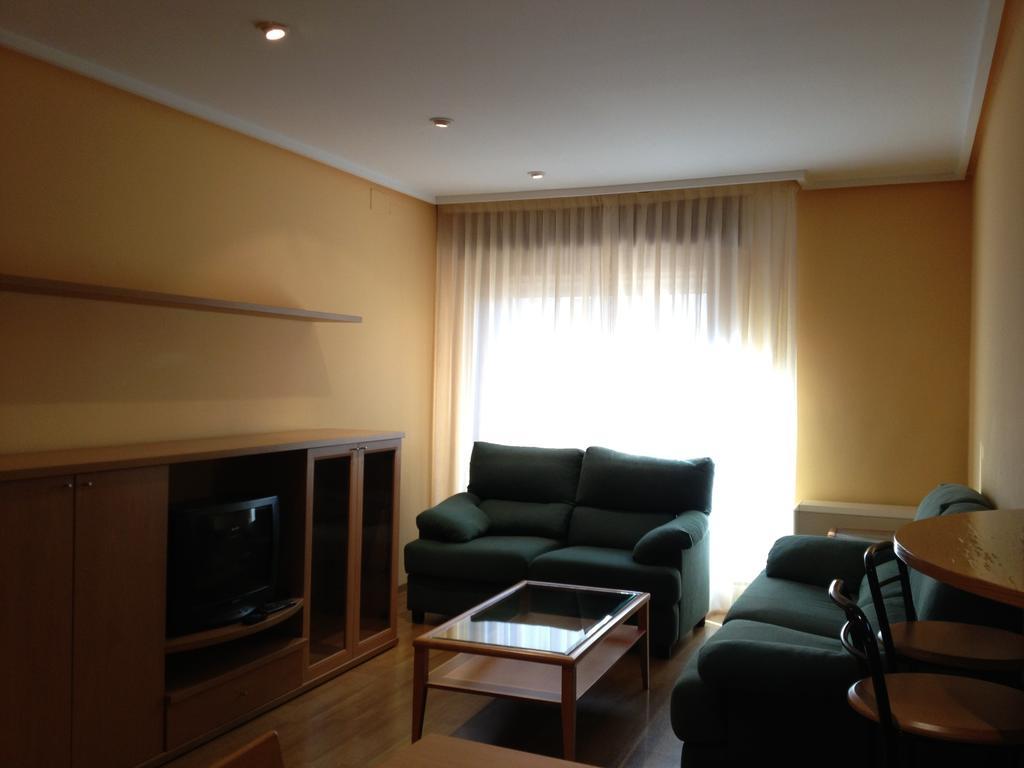 Apartamentos Turisticos Puerta De Leon Room photo