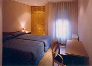Apartamentos Turisticos Puerta De Leon Exterior photo