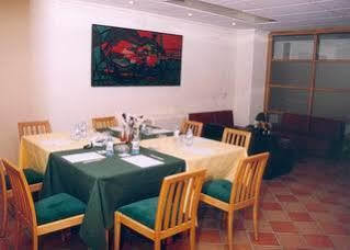 Apartamentos Turisticos Puerta De Leon Exterior photo